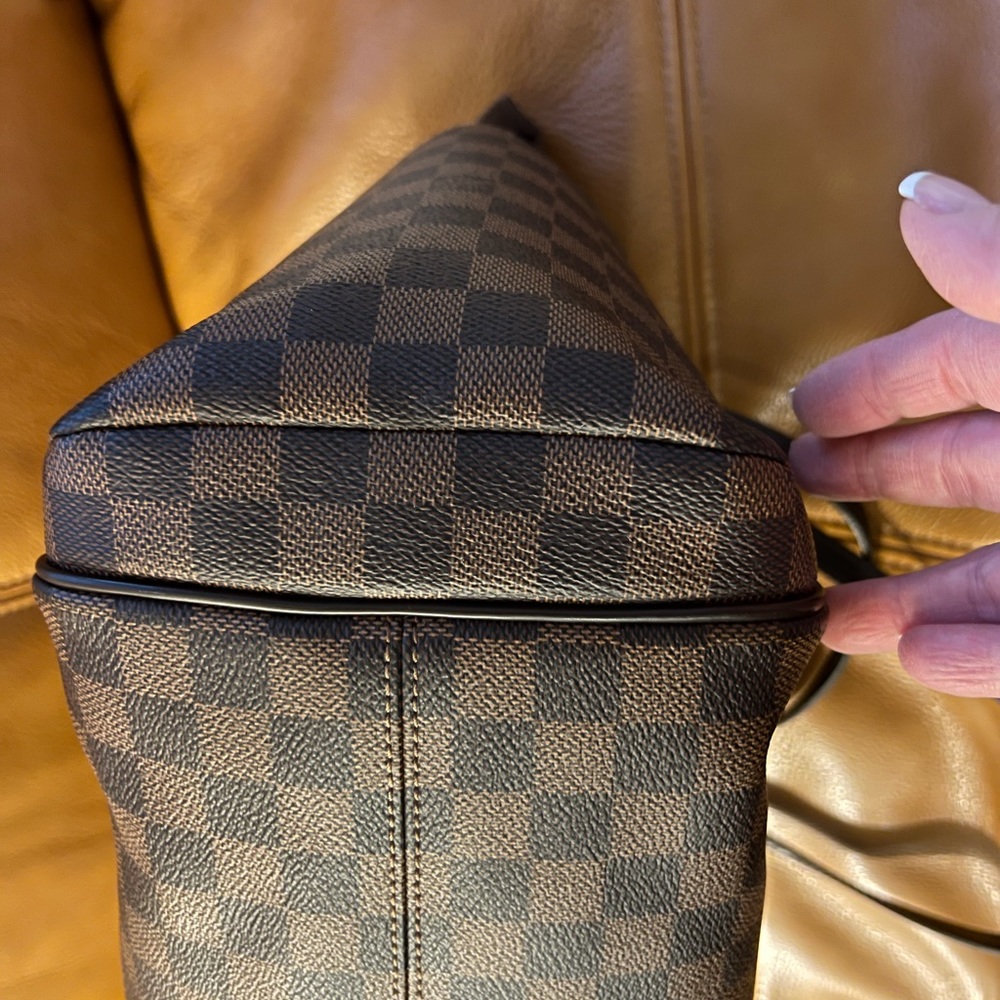 Louis Vuitton - Picture 8 of 12